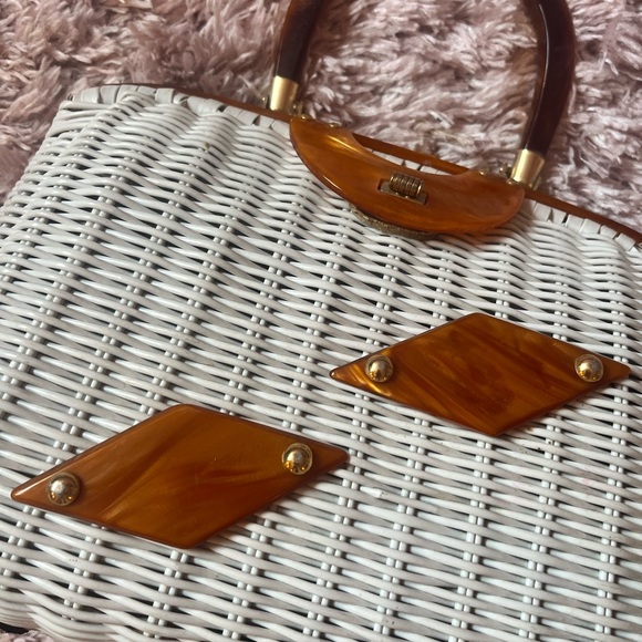 Vintage 1950’s Wicker and Lucite White and Brown Diamond Handbag - Picture 3 of 7